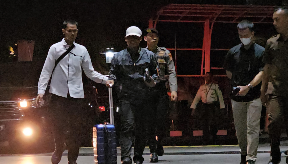 KPK amankan uang dan emas dalam OTT Bupati Lampung Tengah Ardito. (BeritaNasional/Panji Septo)