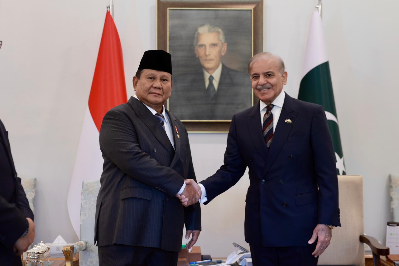 Presiden Prabowo Subianto saat melakukan pertemuan bilateral dengan Perdana Menteri Pakistan Muhammad Shehbaz Sharif. (Foto/BPMI)