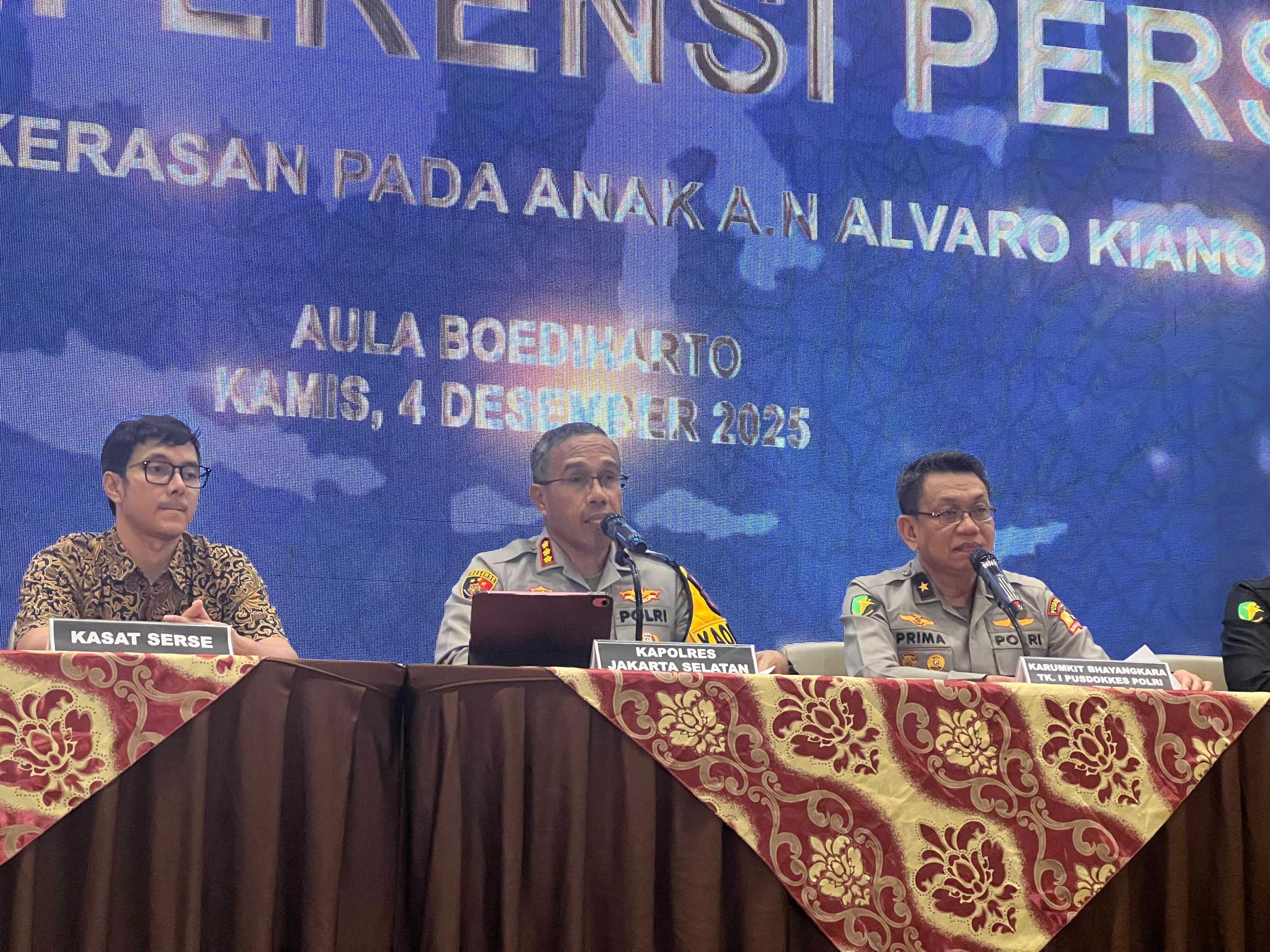 Diserahkan dari RS Polri, polisi antarkan jenazah Alvaro Kiano ke keluarga. (BeritaNasional/Bachtiarudin)