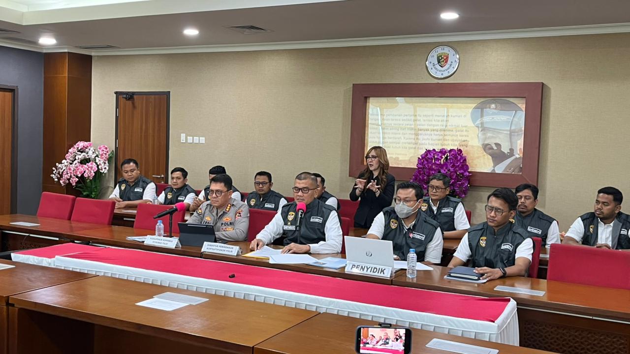 Eks Irjen Kementerian ESDM Akhmad Syakhroza jadi tersangka proyek PJUTS, kerugian capai Rp19 m. (BeritaNasional/Bachtiarudin)