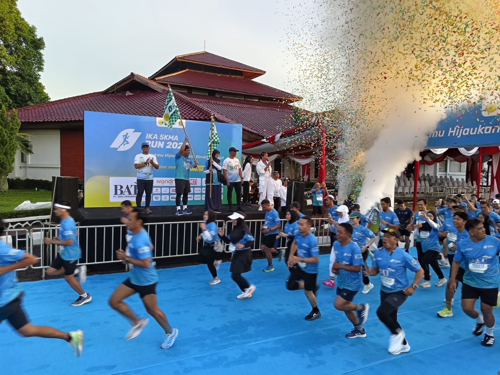 Gelar IKA SKMA Run 2025, Irwan Fecho ajak runners memuliakan bumi. (BeritaNasional/Kiswondari)