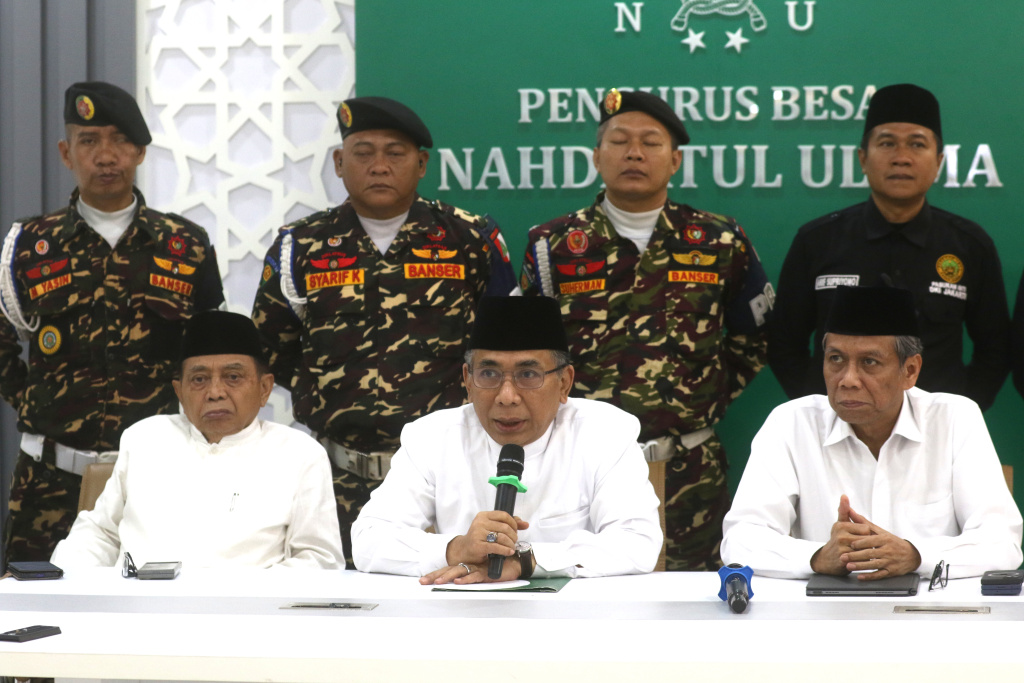 Ketua Umum Pengurus Besar Nahdlatul Ulama (PBNU) KH Yahya Cholil Staquf atau Gus Yahya bersama pimpinan menggelar konferensi pers di kantor PBNU, Jakarta Pusat, Jakarta, Rabu (24/12/2025). (Beritanasional.com/Oke Atmaja)
