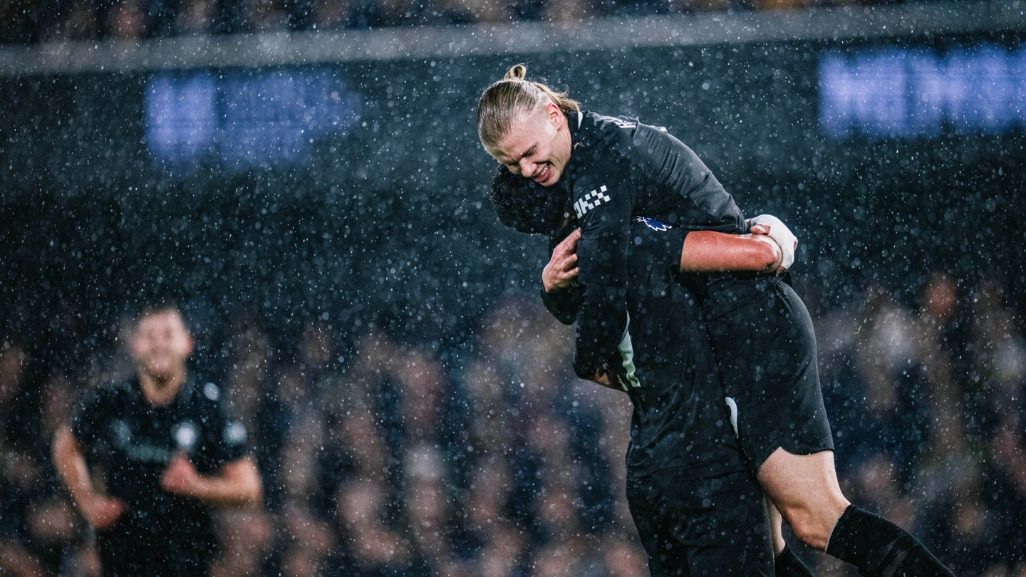 - Erling Haaland mencatatkan tonggak bersejarah dalam kariernya setelah resmi menembus 100 gol. (Foto/Man City)