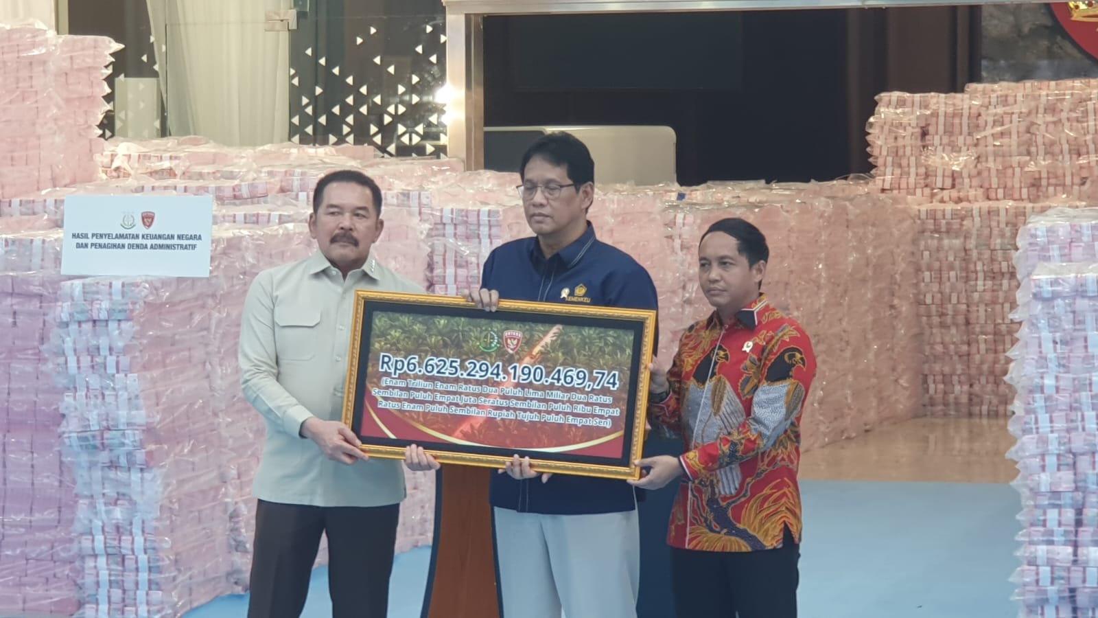 Jaksa Agung ST Burhanuddin Serahkan Rp 6,6 Triliun ke Negara. (BeritaNasional/Bachtiar)