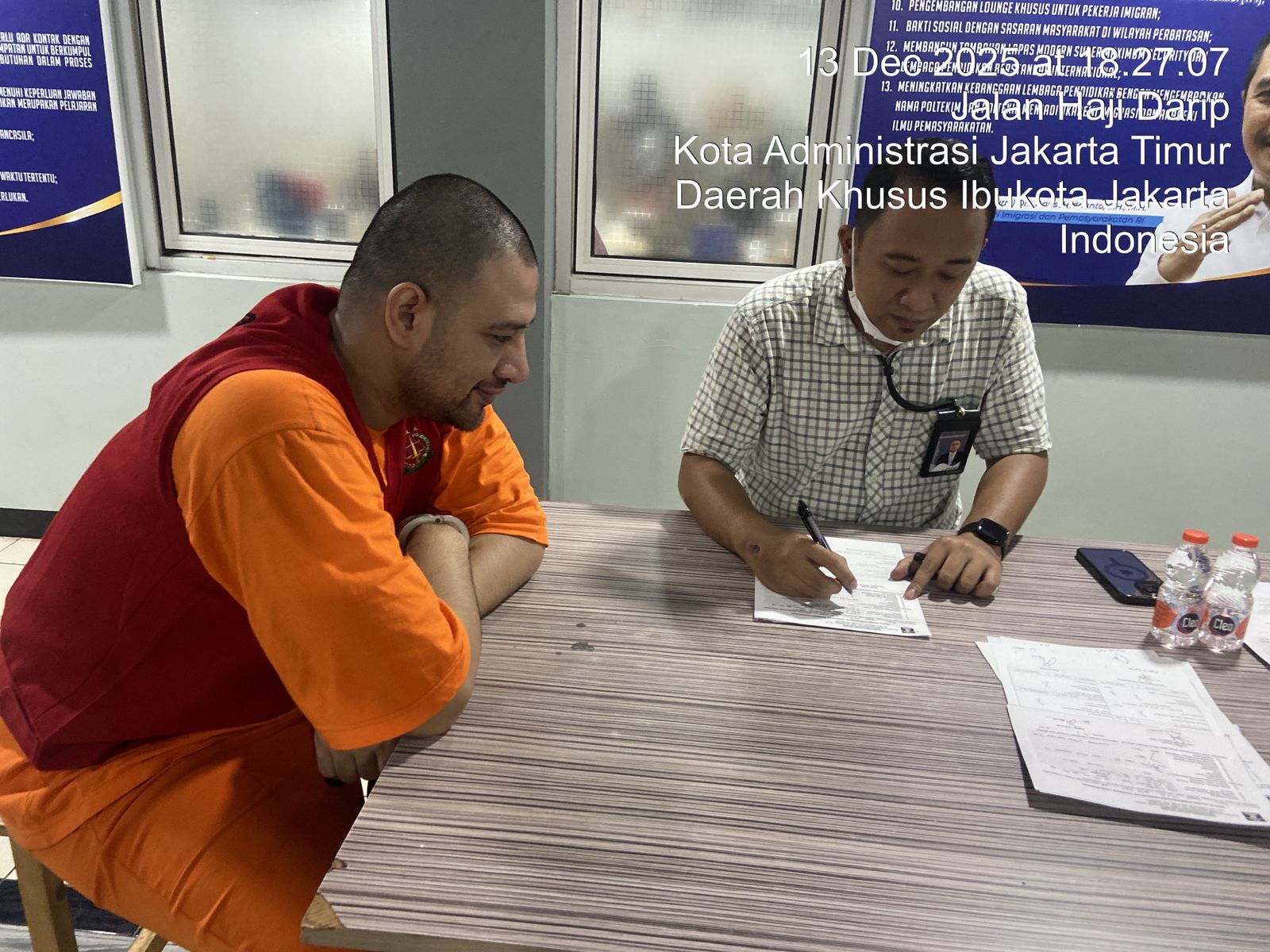 Ammar Zoni sedang didata sebelum masuk ruang tahanan khusus Lapas Narkotika Jakarta. (Beritanasional/istimewa)