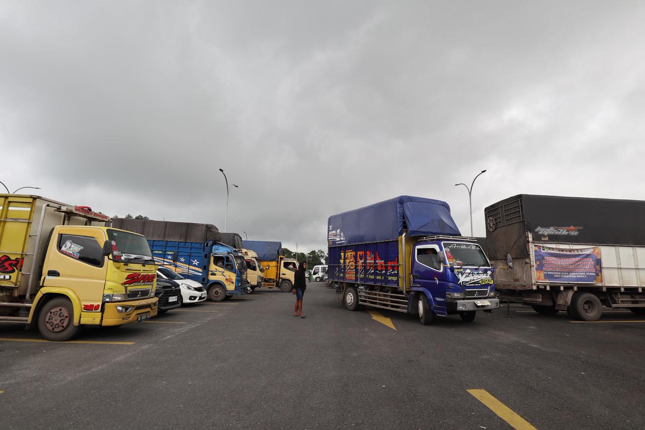 Bantuan obat-obatan dan makanan terus berdatangan ke wilayah bencana Sumatera. (BeritaNasional/BNPB)