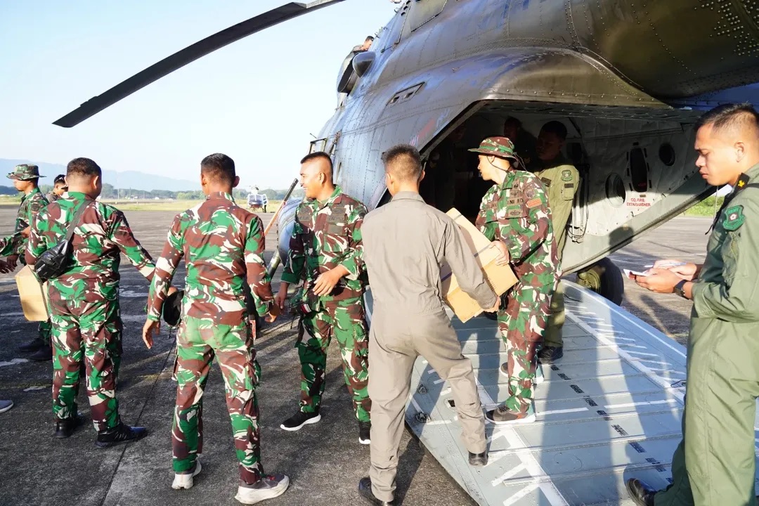 Jalur Darat Terputus, Bantuan 1,5 Ton Dikirim ke Kota Langsa Lewat Helikopter. (Foto/istimewa)