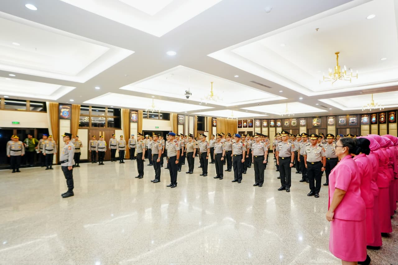 Jelang Akhir 2025, Kapolri Jenderal Listyo Sigit Prabowo Pimpin Upacara Kenaikan Pangkat 42 Pati dan Ribuan Personel. (Foto/Istimewa)