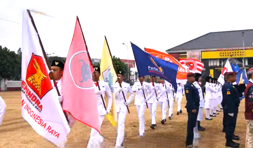 Kaleidoskop 2025: tahun partai mengukuhkan pengurus baru-Bendera parpol peserta Pmeilu 2024. (BeritaNasional/YouTube KPU Indramayu)