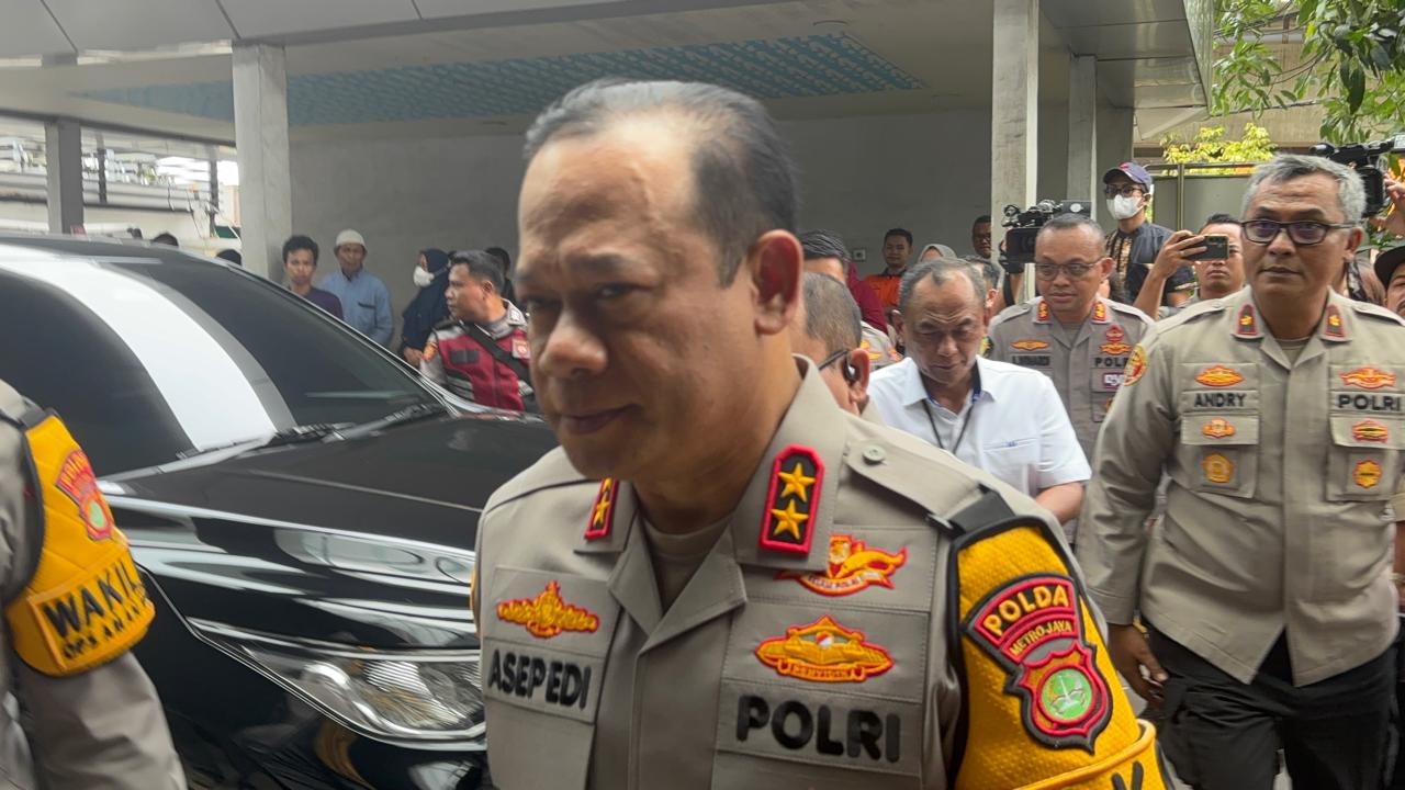 Kapolda Metro Jaya turun ke SDN Kalibaru Jakut, sebut 5 orang alami luka berat. (BeritaNasional/Bachtiarudin)