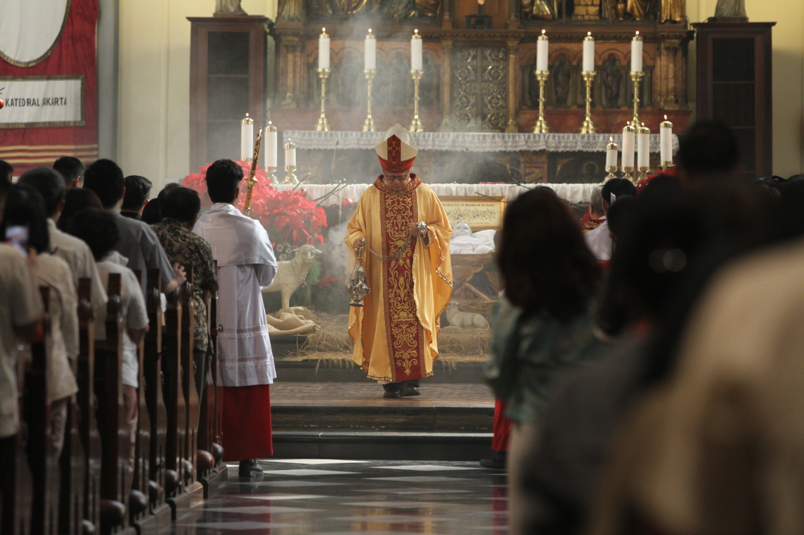 Uskup Agung Jakarta Kardinal Ignatius Suharyo pimpin Misa Natal di Jakarta.  (BeritaNasional/Panji)