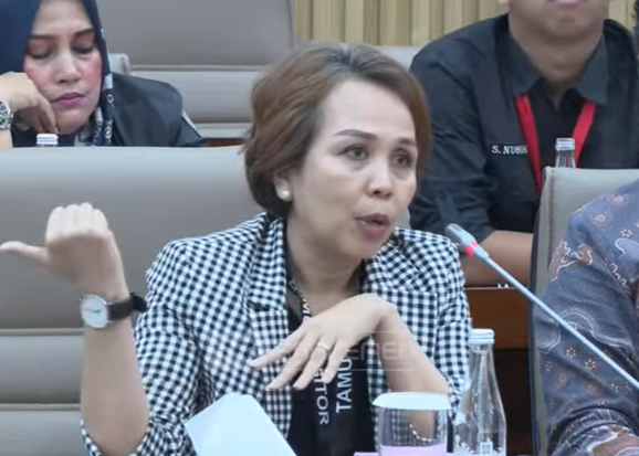 Pengacara Konsumen Dian Kartoma polisikan Mecima Pro soal refund Rp4,6 m tiket Konser Day6 Jakarta. (Foto/YouTube Komisi VI DPR)