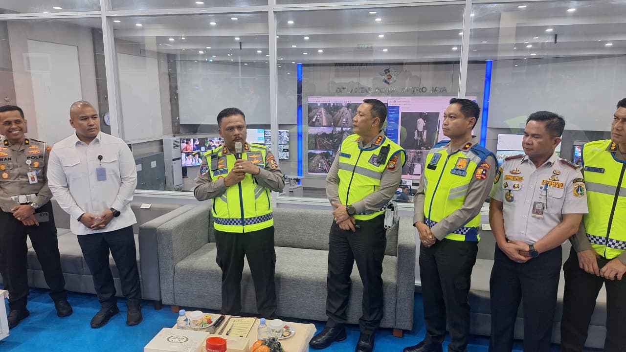 Kakorlantas Polri Irjen Pol Agus Suryonugroho (tiga dari kiri) saat memberikan keterangan. (Foto/Istimewa)
