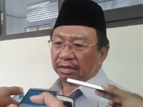 Mantan Bupati Konawe Utara Aswad Sulaiman usai dinyatakan bebas dalam sidang di PN Kelas IIA Kendari pada 7 April 2017 silam. (BeritaNasional/YouTube Fadhil Attamimi)