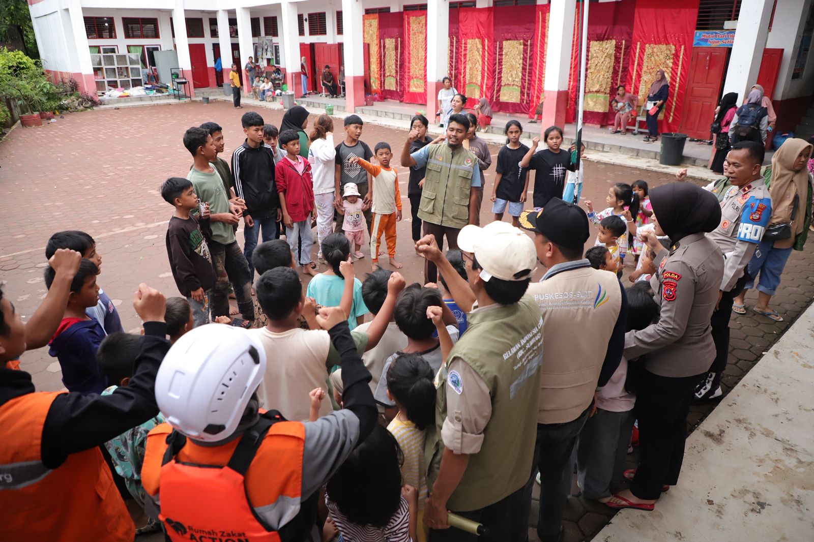 Kegiatan sekolah di Sumbar menyesuaikan kondisi darurat bencana. (Foto/BNPB)