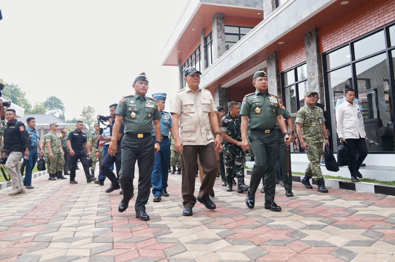 Menhan Sjafrie Sjamsoeddin resmikan fasilitas Sepa PK TNI di Tengerang Banten. (BeritaNasional/dok Kemenhan)