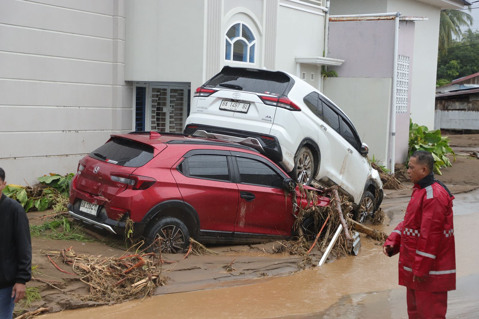 Merek mobil ini sediakan layanan flood care untuk mobil korban banjir Sumatera. (Foto/BNPB)
