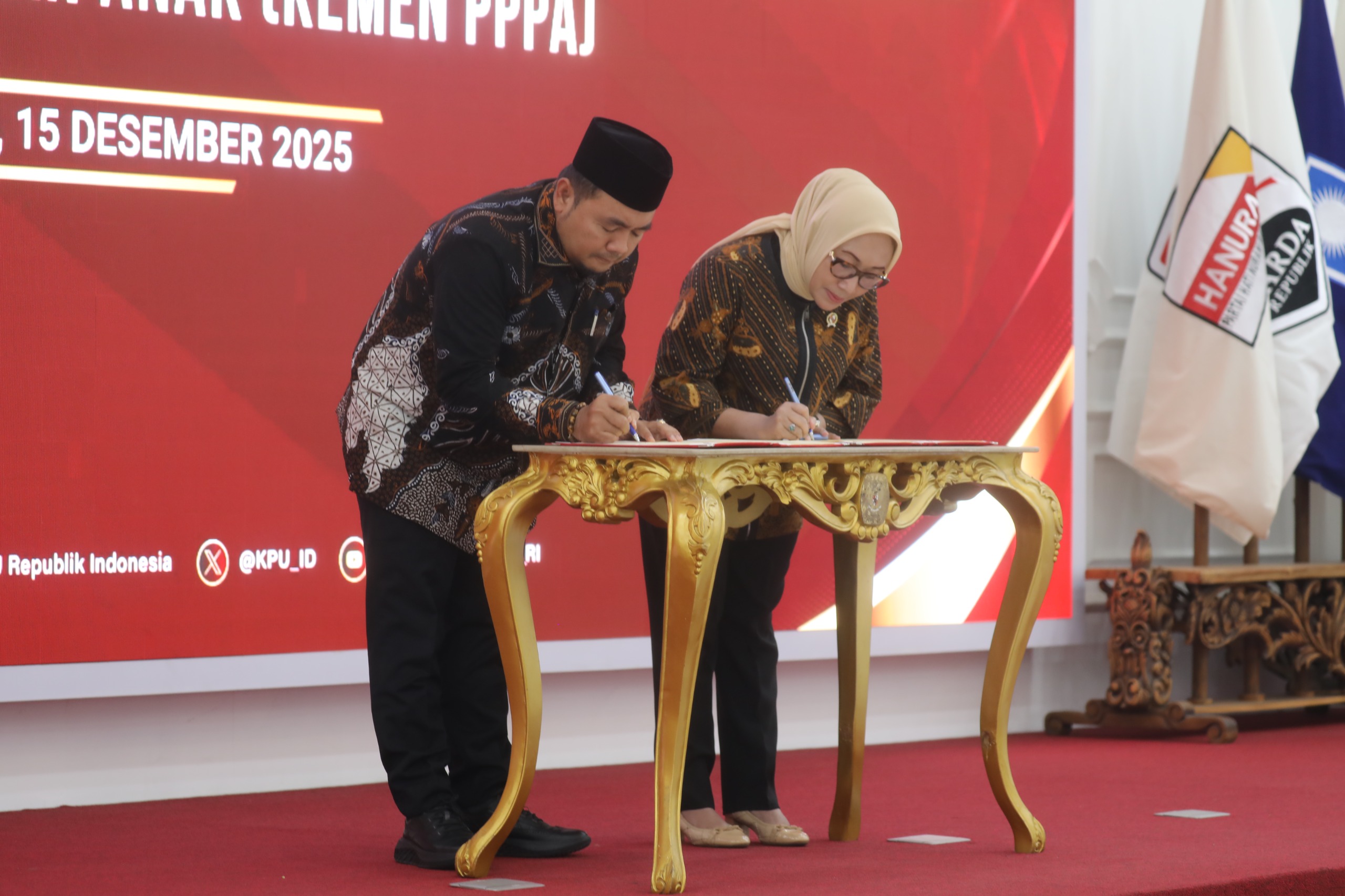 Penandatanganan Nota Kesepahaman antara KPU dengan KemenPPPA di Ruang Sidang Utama KPU. (BeritaNasional/Elvis Sendouw)