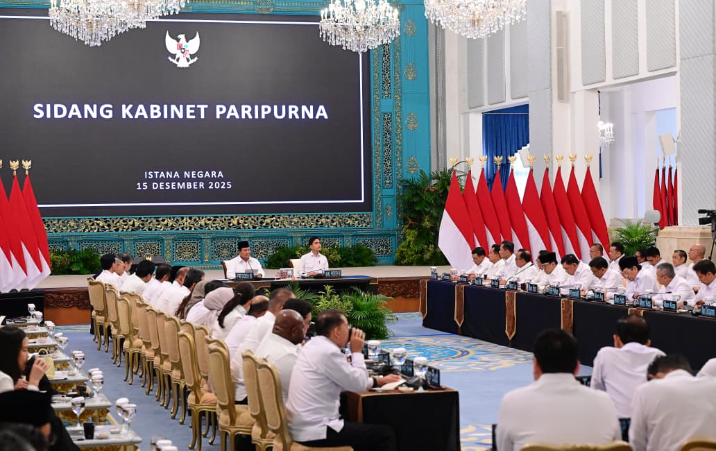 Kepada Presiden Prabowo Menhub Dudy Purwagandhi melaporkan mobilitas Nataru naik 2,72 persen, sehingga diperkirakan mencapai 119,5 juta orang. (BeritaNasional/BPMI Setpres)