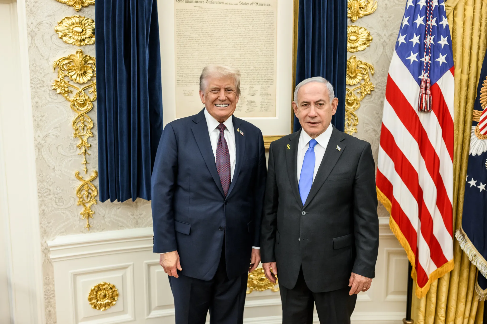 Presiden AS Donald Trump (kiri) berfoto bersama PM Israel Benyamin Netanyahu. (Foto/Dok White House)
