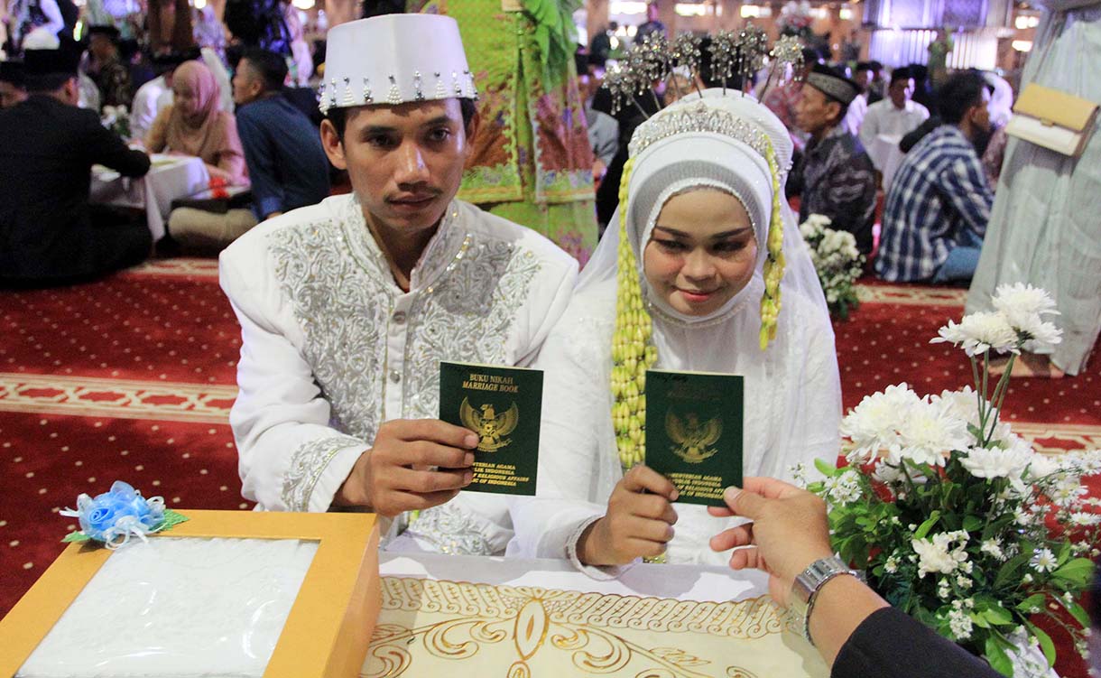 Sejumlah pasangan mengikuti prosesi pernikahan massal di Masjid Istiqlal, Jakarta, Rabu (3/12/2025).  (Beritanasional.com/Oke Atmaja)