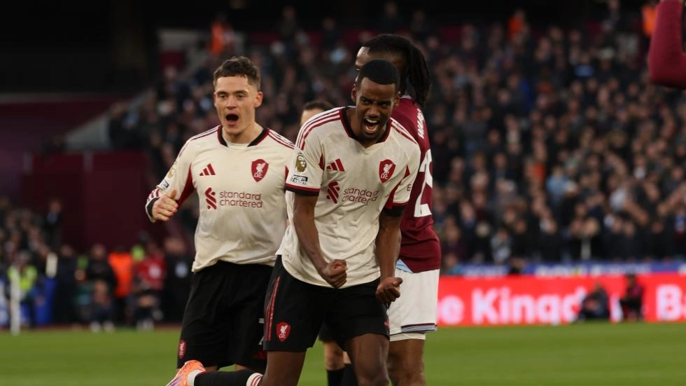 Bomber Liverpool Alexander Isak usai mencetak gol. (Foto/liverpoolfc.com)