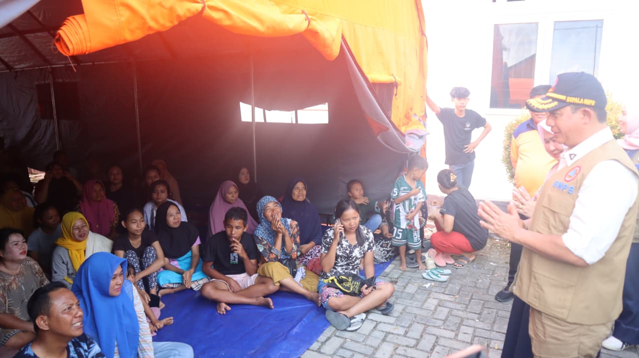 Warga korban terdampak bencana di Sumatera bertahan di tenda pengungsian dan kehilangan harta benda (BeritaNasional/BNPB))