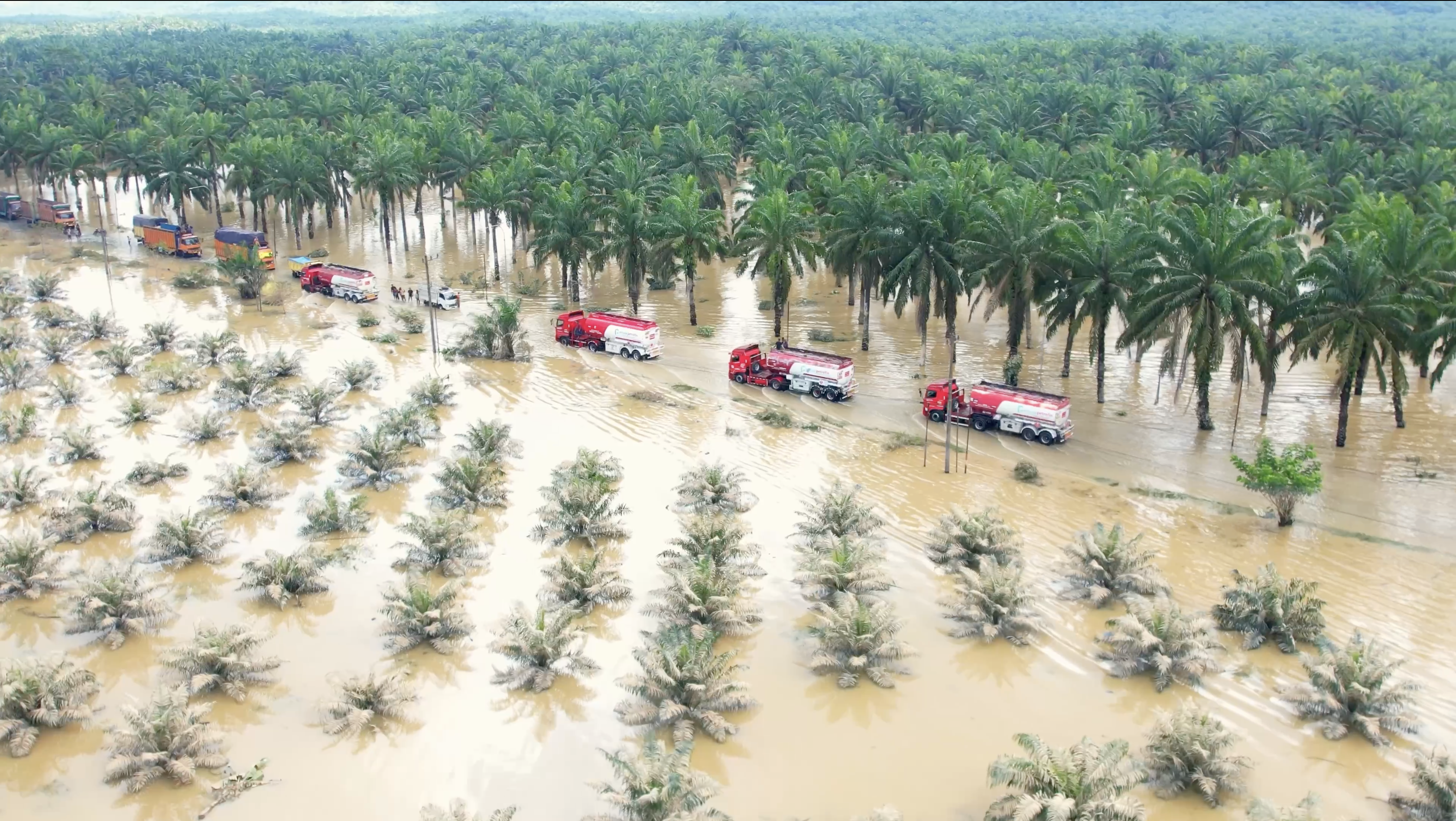 Pemerintah Kerahkan Truk BBM dan Alat Berat untuk Percepat Penanganan Banjir Aceh Tamiang. (Foto/Dok Setkab)