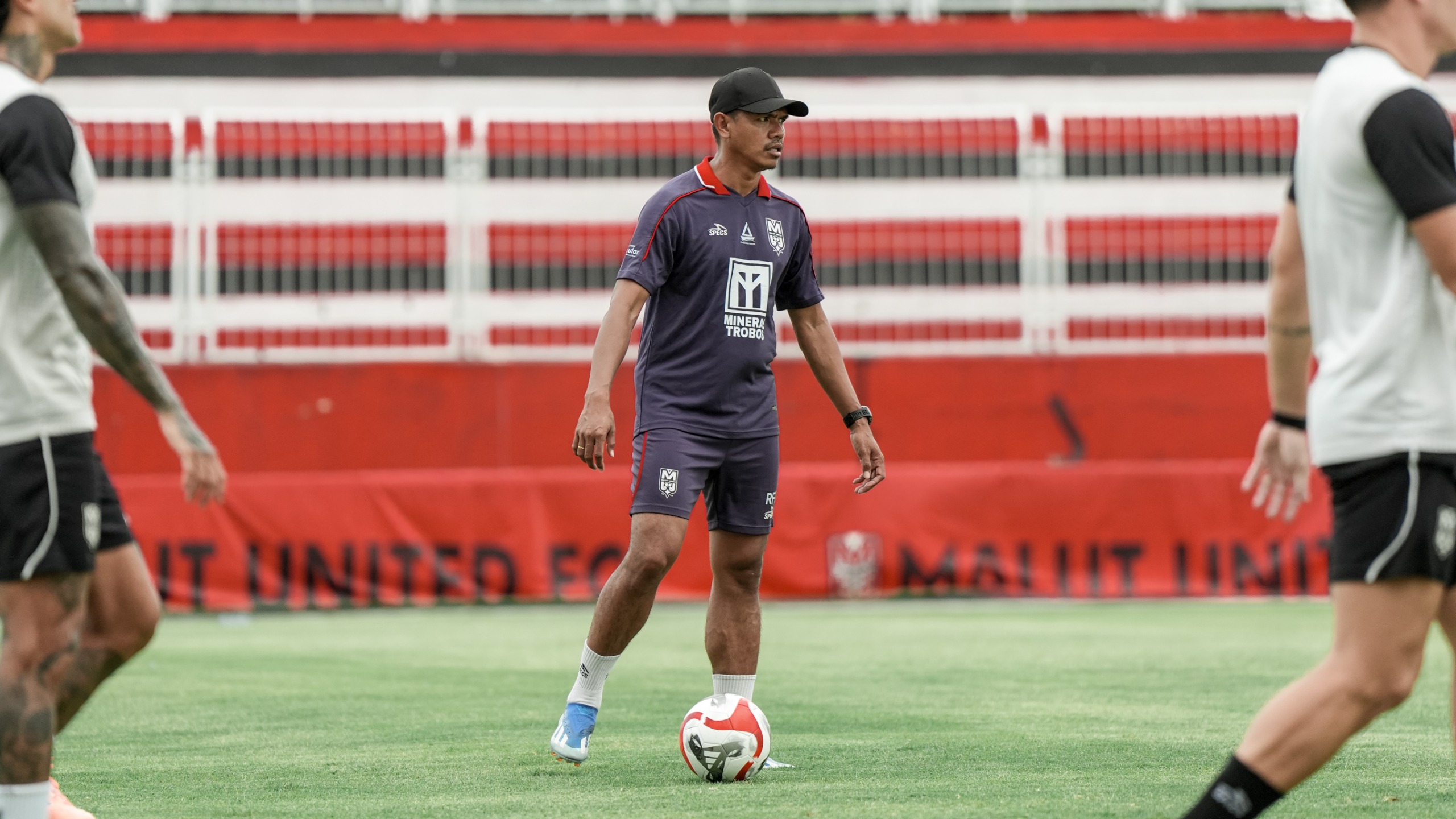 Malut United Datangkan Ricardo Salampessy ke Jajaran Kepelatihan. (Foto/Malut United)