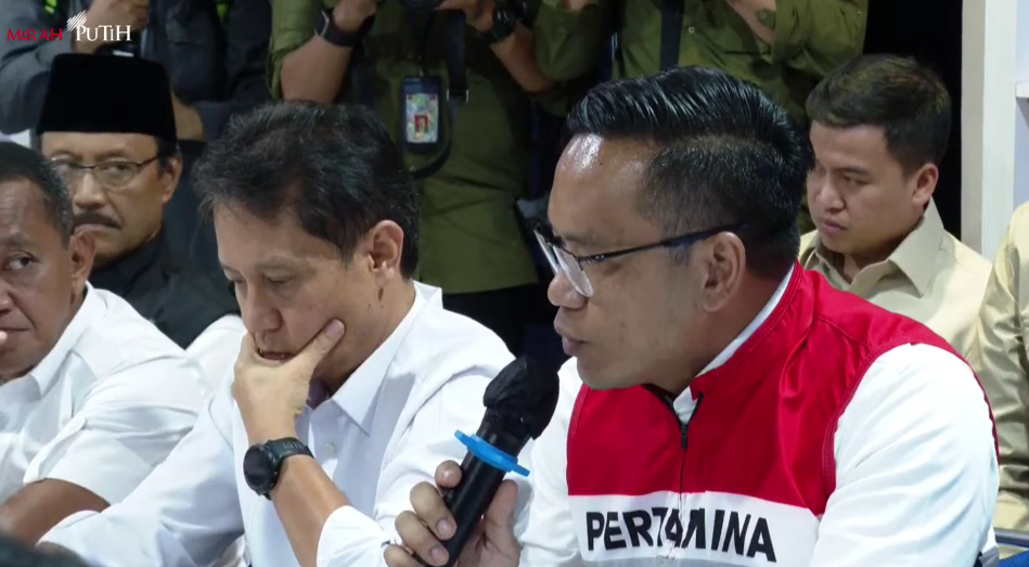 Dirut Pertamina Simon Aloysius Mantiri saat ratas bersama Presiden Prabowo Subianto di Aceh. (Foto/YouTube Setpres)