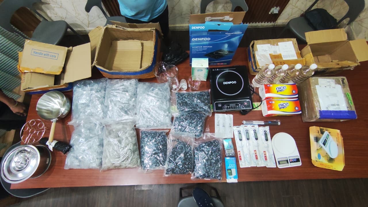 Polisi Bongkar Lab Rahasia Vape Berisi Obat Bius Etomidate di Medan. (Foto/istimewa)