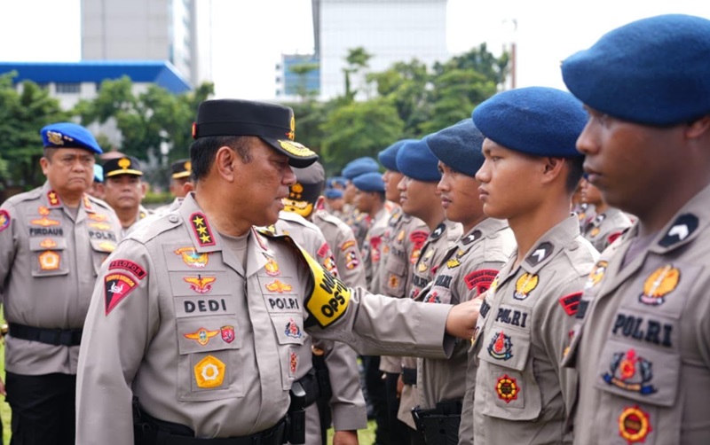 Komjen Pol Dedi Prasetyo dalam apel pemberangkatan polisi (Beritanasional/Bachtiar)