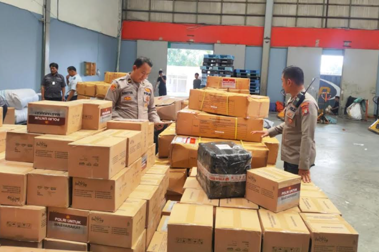 Polri terbangkan bantuan kemanusiaan ke Aceh dari Bandara Soetta. (Foto/doc. Polri)