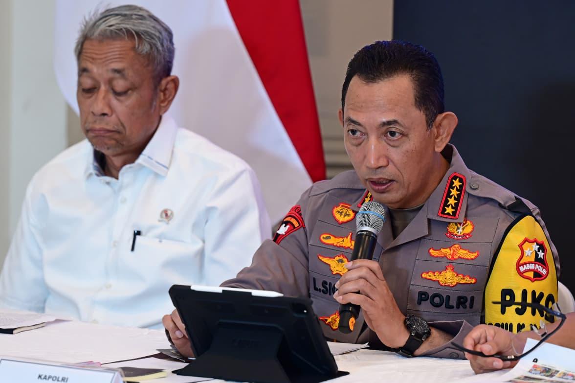 Kapolri Jenderal Listyo Sigit Prabowo memberikan keterangan pers di Jakarta. (BeritaNasional/Setpres)