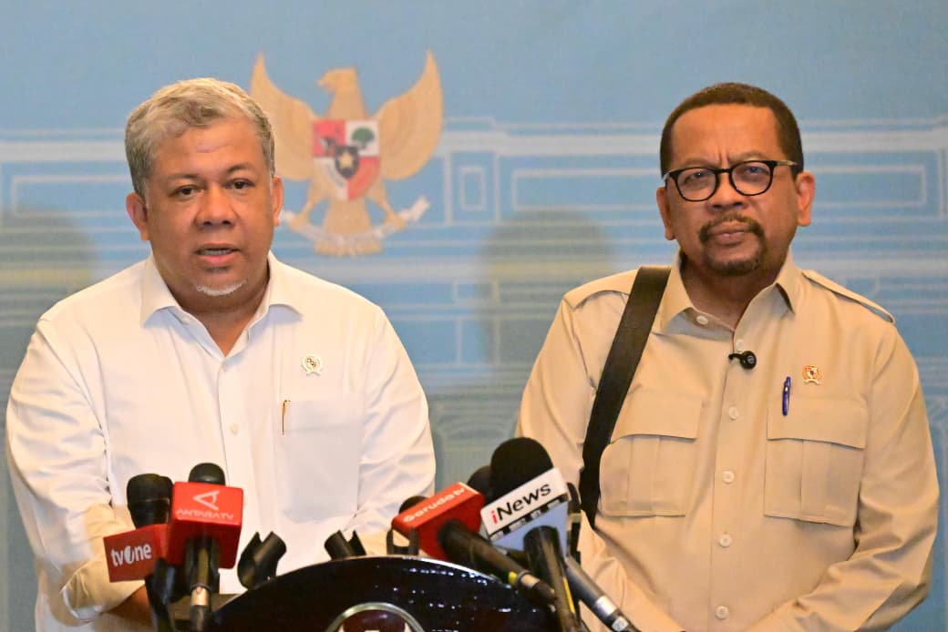 Presiden Prabowo Subianto menerima Kepala Staf Kepresidenan (KSP) Muhammad Qodari dan Wakil Menteri Perumahan dan Kawasan Permukiman (Wamen PKP) Fahri Hamzah. (Foto/BPMI)