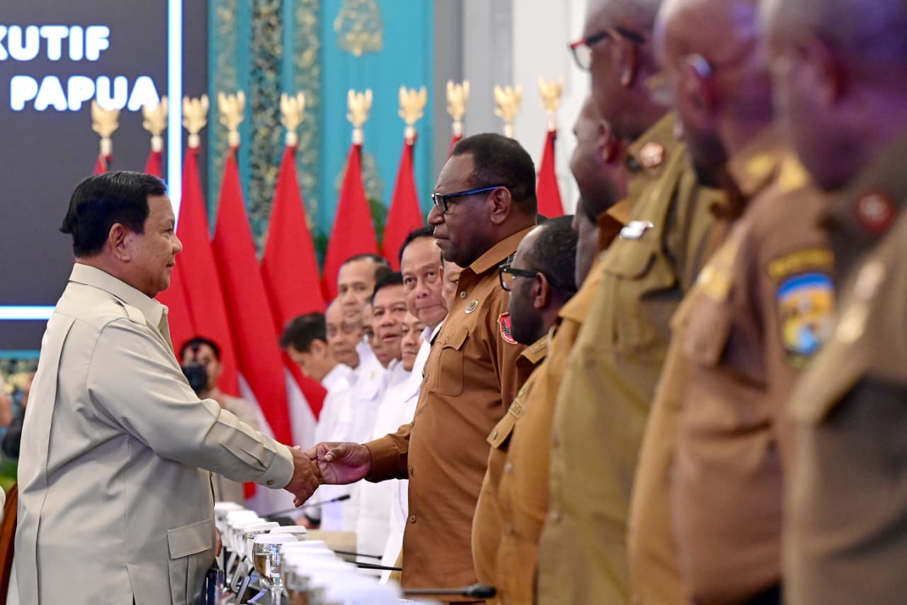 Presiden Prabowo Subianto rapat bersama kepala daerah di Istana Merdeka Jakarta. (BeritaNasional/Setpres)
