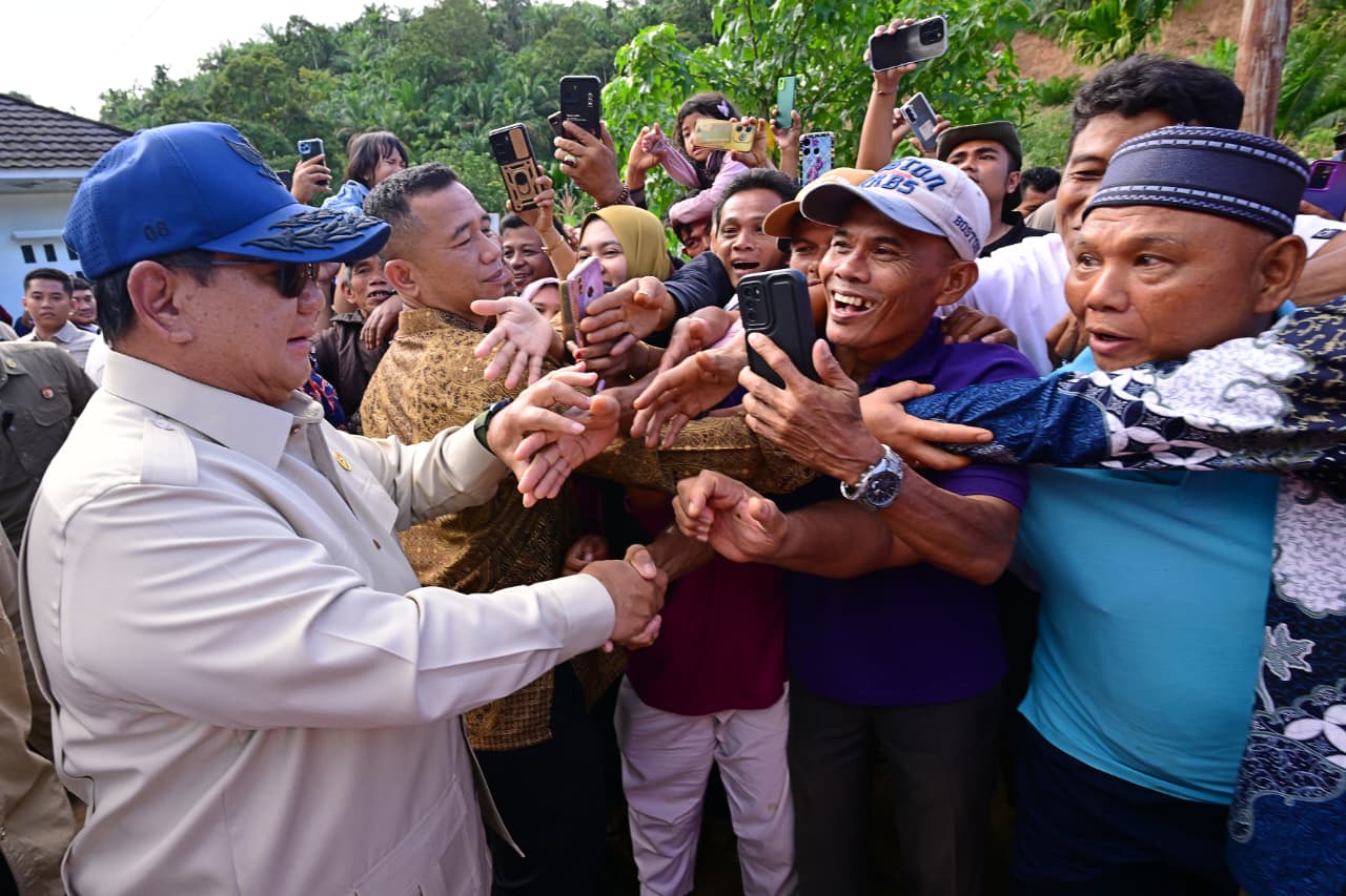 Prabowo pastikan 100 huntara di Agam rampung dalam sebulan. (BeritaNasional/BPMI Setpres)