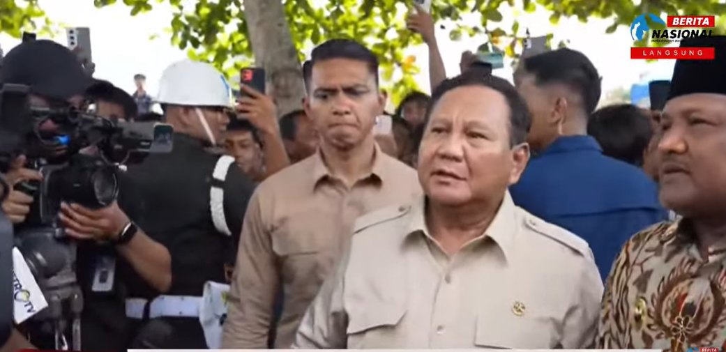 Presiden Prabowo Subianto tinjau lansung perbaikan Jembatan Bailey Teupin Mane Kabupaten Bireuen Aceh akibat banjir bandang. (BeritaNasional/tangkapan layar)