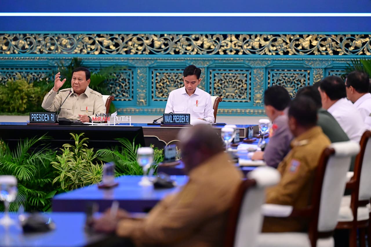 Presiden Prabowo Subianto pimpin rapat di Istana Merdeka Jakarta. (BeritaNasional/Setjen)
