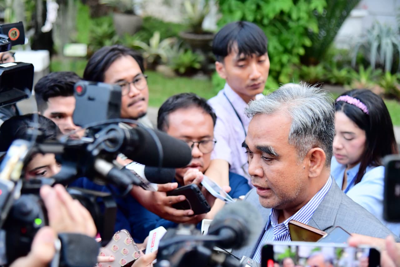 Ketua MPR RI Ahmad Muzani usai bertemu Presiden Prabowo Subianto di istana Jakarta. (Beritanasional/Setpres)