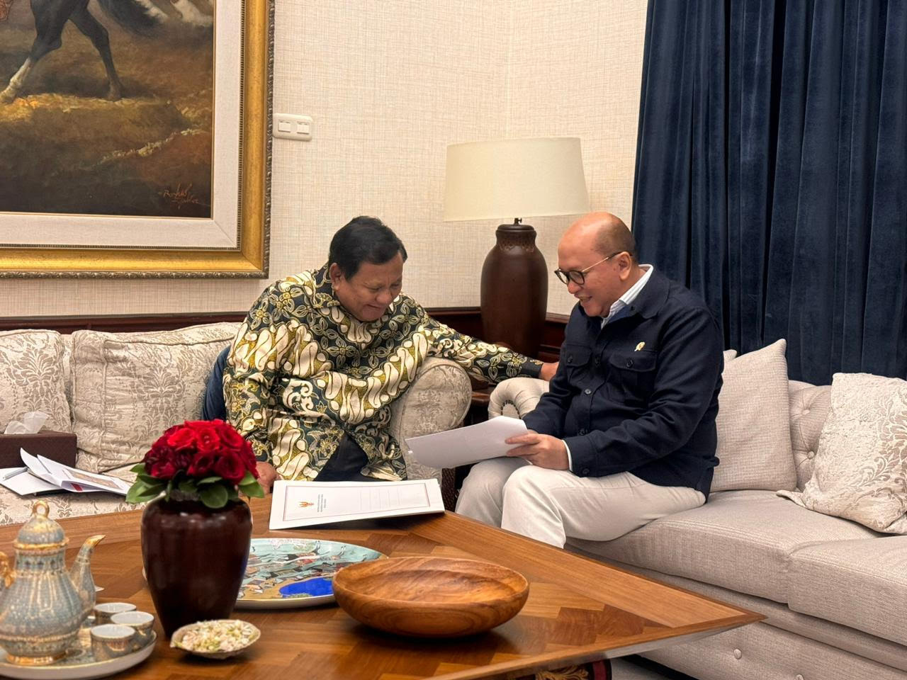 Presiden Prabowo Subianto (kiri) bersama Menteri Investasi dan Hilirisasi Rosan Perkasa Roeslani. (Foto/Istimewa)