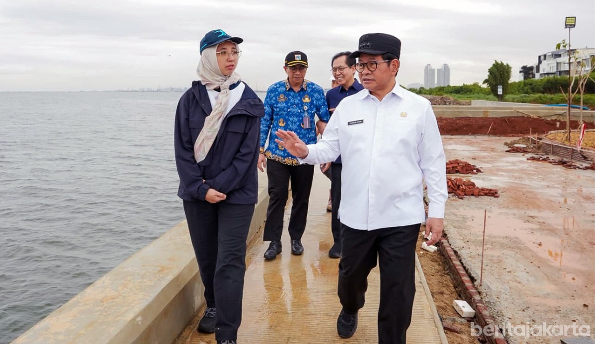 Gubernur DKI Jakarta, Pramono Anung, meninjau langsung progres pembangunan tanggul pengaman pantai National Capital Integrated Coastal Development. (Foto/Beritajakarta)