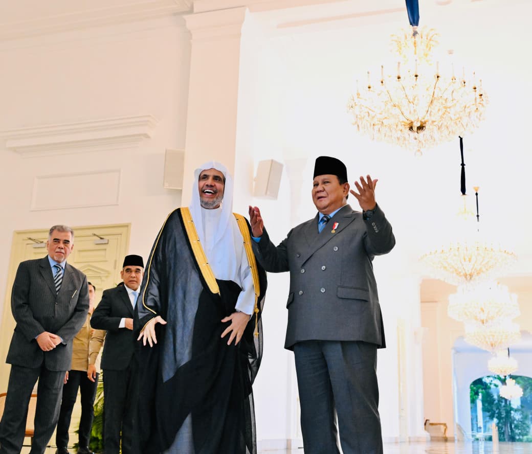 Presiden Indonesia Prabowo Subianto (kanan) saat menerima kunjungan Sekjen Liga Muslim Dunia. (Foto/BPMI)