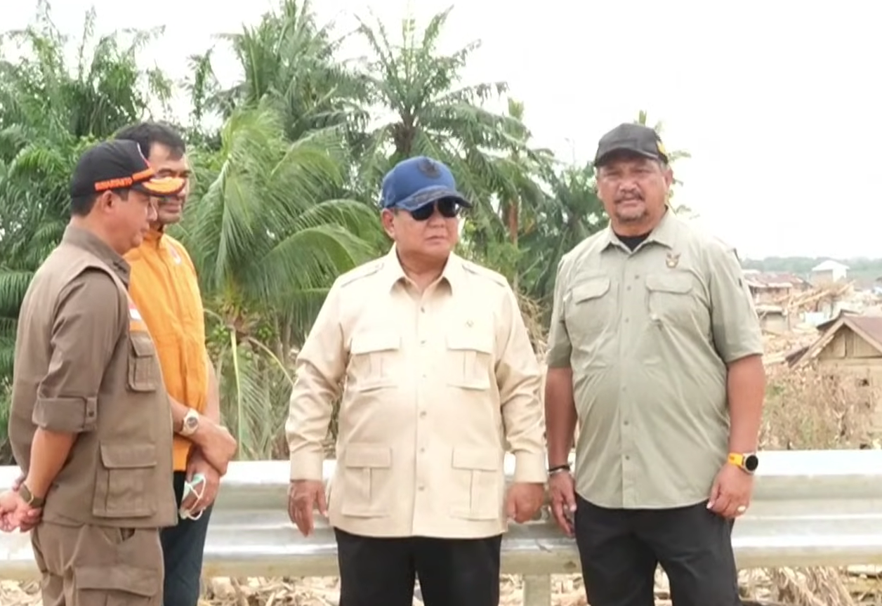 Presiden Prabowo Subianto berjanji akan segera menyelesaikan dampak bencana banjir dan longsor di Aceh. (Foto/YouTube Sekretariat Presiden)