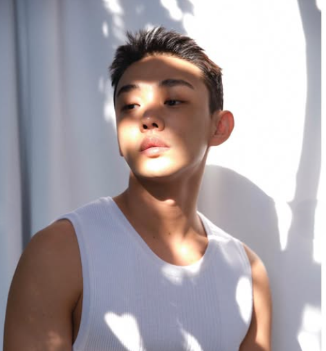 Pria mirip Yoo Ah In terlihat di klub LGBT Shanghai, ini potretnya. (Foto/Instgaram Hong Sick)