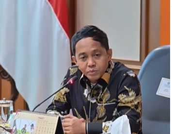 Profil Raja Juli Antoni, Menhut yang "dirujak" DPR usai bencana Sumatera. (Foto/Instagram Raja Antoni)