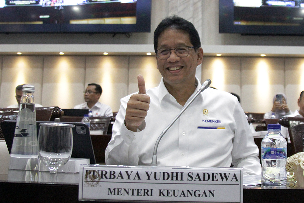 Menteri Keuangan Purbaya Yudhi Sadewa mengikuti rapat kerja bersama komisi XI DPR. (BeritaNasional/Elvis Sendouw)