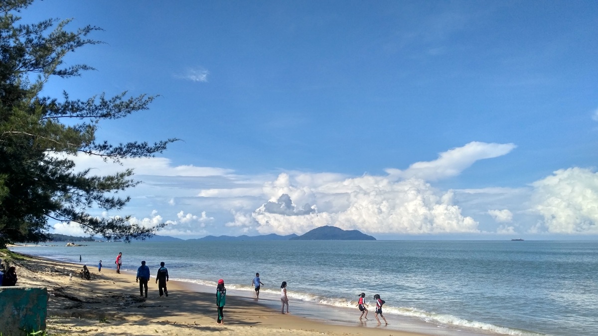 Pantai Pasir Panjang, Singkawang. (Foto/wikipedia)