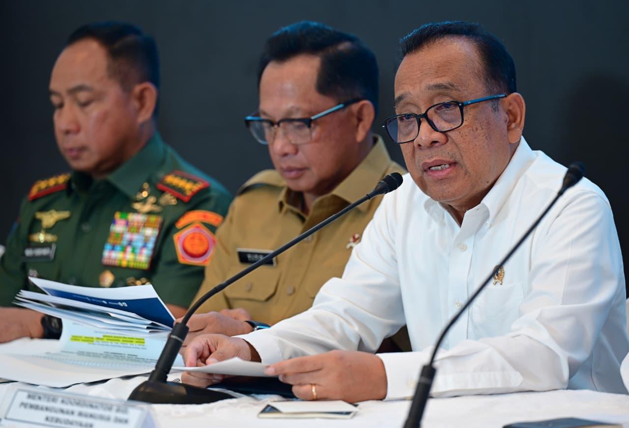 Menteri Koordinator Bidang Pembangunan Manusia dan Kebudayaan (Menko PMK) Pratikno menyampaikan perkembangan percepatan pemulihan 3 daerah paskabencana. (BeritaNasional/Setpres)
