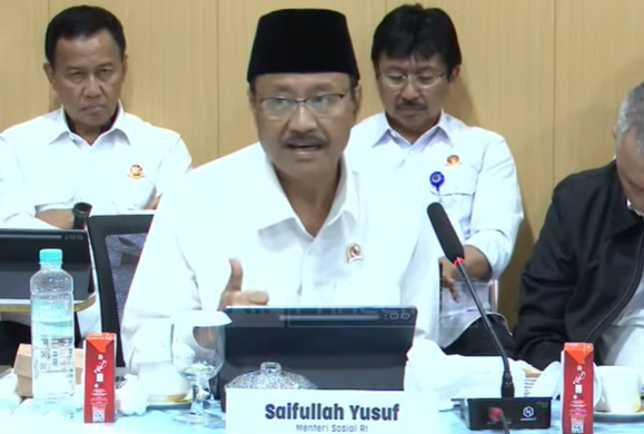 Mensos Syaifullah Yusuf menyampaikan, selain hunian, penyitas bencana Sumatera dapat bantuan hingga Rp13,4 juta. (BeritaNasional/YouTube DPR RI)